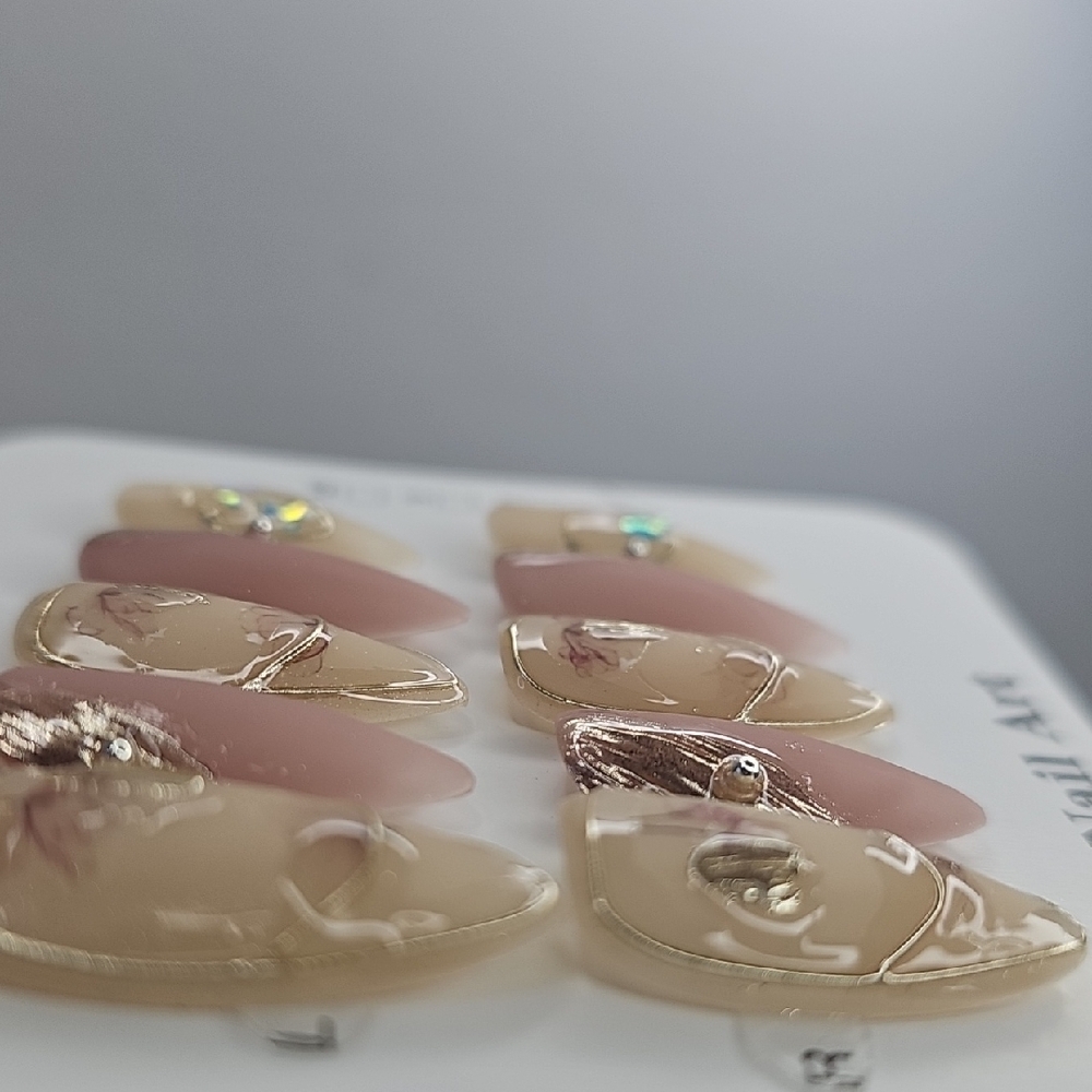 Pink, Cream And Gold Nail Art Set Of 10 No Adhesive Included NEW - Picture 3 of 5